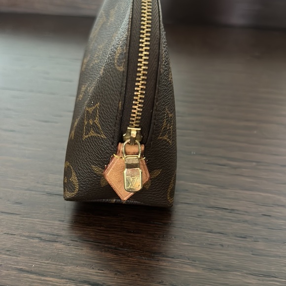 Louis Vuitton Monogram canvas cosmetic pouch - Picture 2 of 14